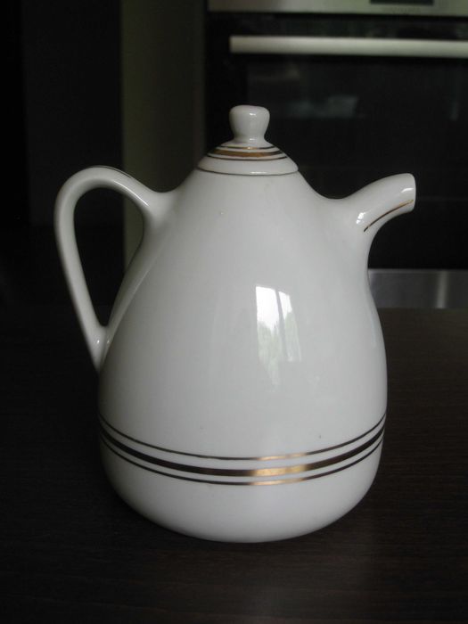 Не пълен  сервиз за подправки- СИП . Цена  78 лева Пращам по Еконт.