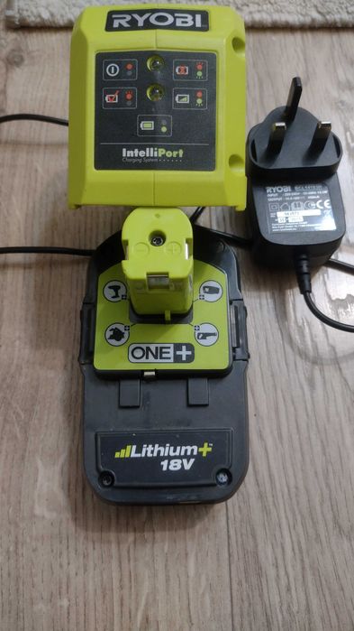 Încărcător și acumulator Ryobi