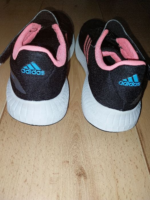 Маратонки Adidas н.38, 23.5 см