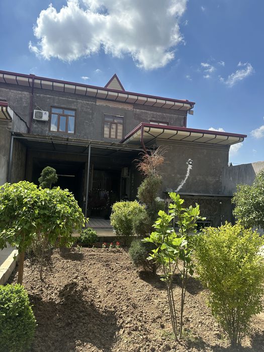 Uy sotiladi Zangota erkin qurilish