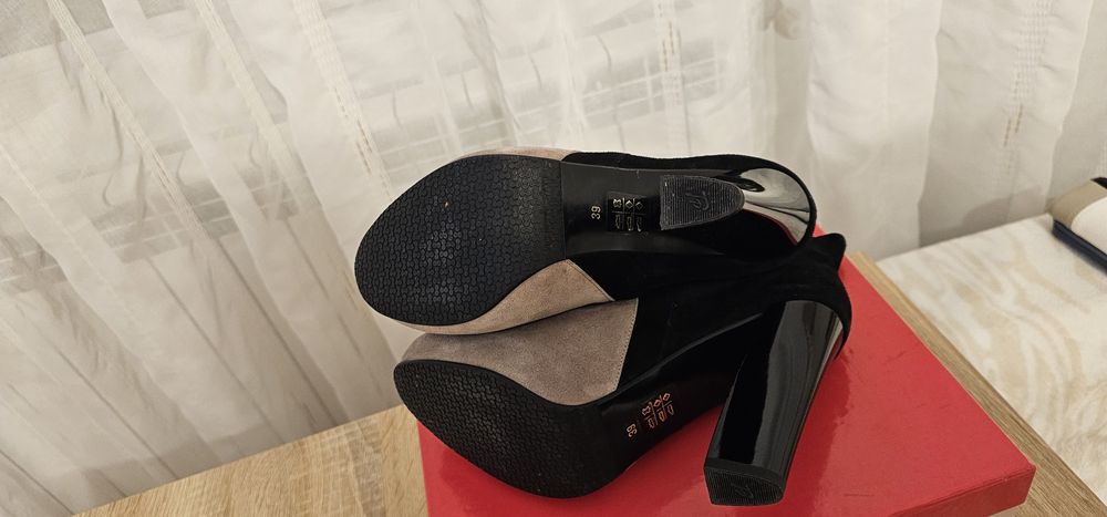 Botine imblanite din piele intoarsa mar. 39