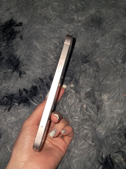 Продам айфон 13 128