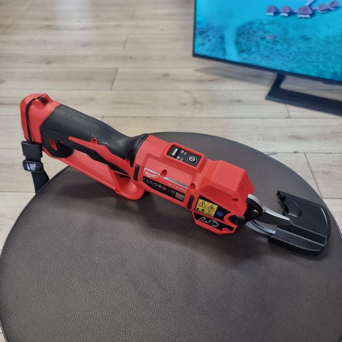 Amanet F28: Foarfeca penteu ramuri Milwaukee M12 BLPRS