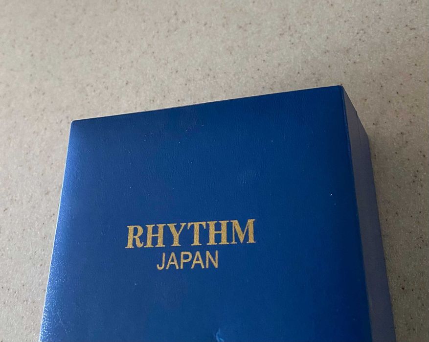 Часы бренда Rhithm Japan и Майкл Корс
