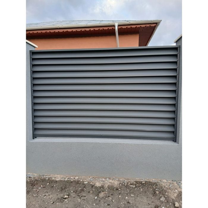 Construim la comanda dvs. garduri si porti din:
- panouri stil jaluzea