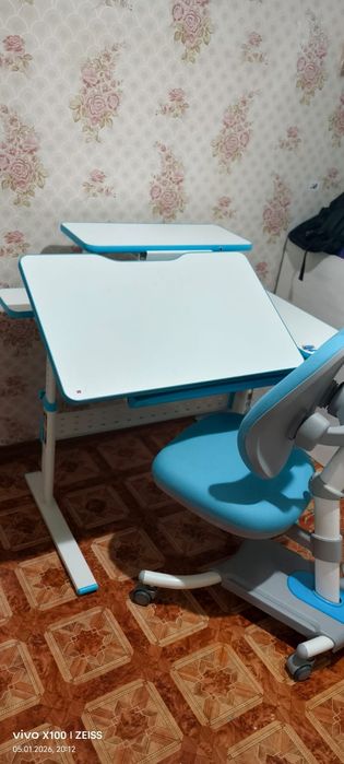 Продам детский стол