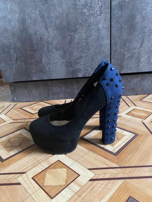 Продам босоножки и туфли