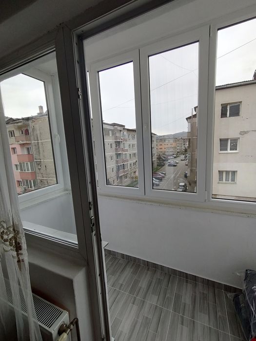 Vând apartament in Abrud, Alba ,2 camere, etaj 3amere i