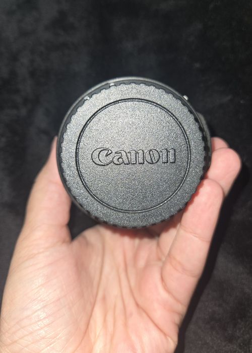 Обектив Canon EF-S 18-55mm IS - Отлично състояние