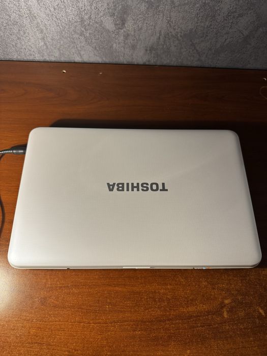 Toshiba Satellite C855 15.6” / Pentium B960 2.2GHz / 4GB RAM / HDD 512GB / Windows 10 Licențiat / Baterie Excelentă