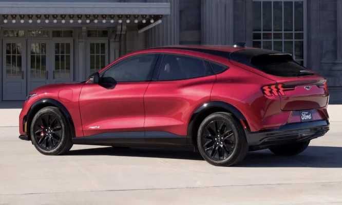Ford Mustang Mach-e AWD pod zakaz