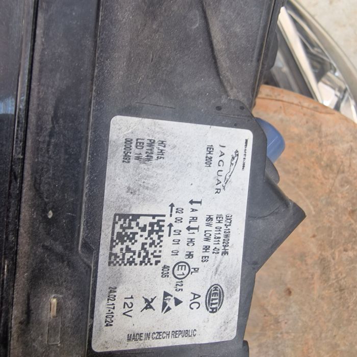 Jaguar XE 2017 десен фар 15-19