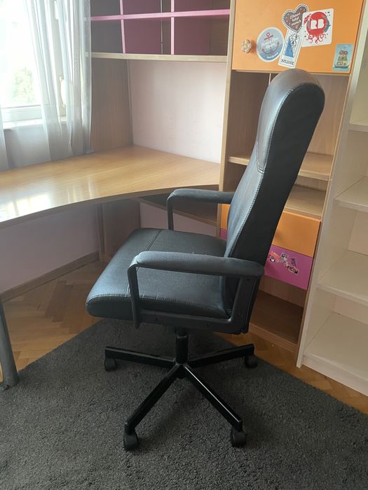 Бюро+шкаф/детска Neoset,матраци 90/200;лампи, нов офис стол Ikea