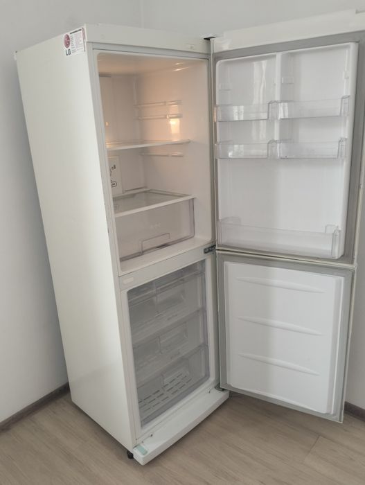 Холодильник LG 2011 года