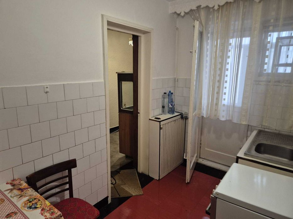 vand apartament 3 camere
