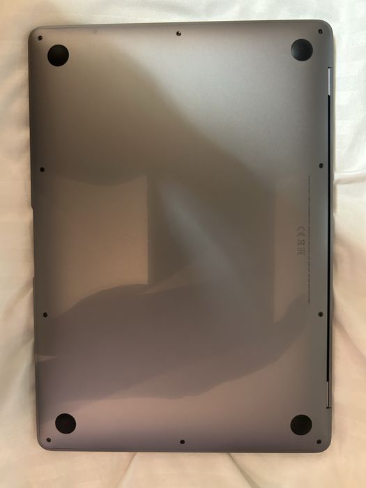 Продаю Mackbook M1 8/256GB