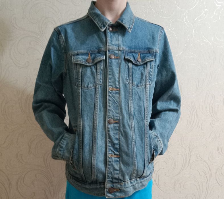 Продам джинсовую мужскую куртку