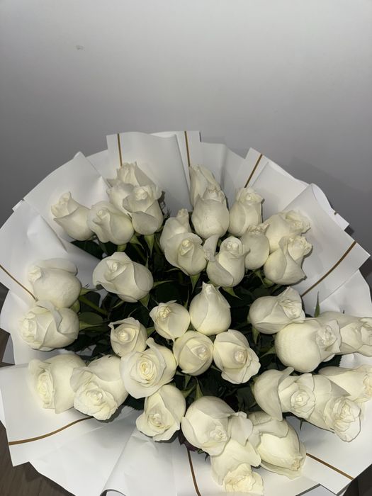 Белые розы метровые