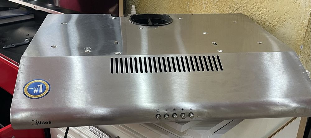 Продам вытяжку , бу отлично работает , продаю в связы замену кухни гор