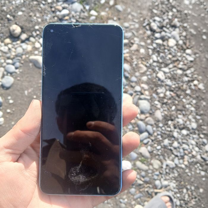 Redmi not 9  edial ekran singan faqat usti 100 mingli rashit