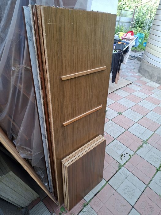 Шкаф советский. Оклеен плёнкой.