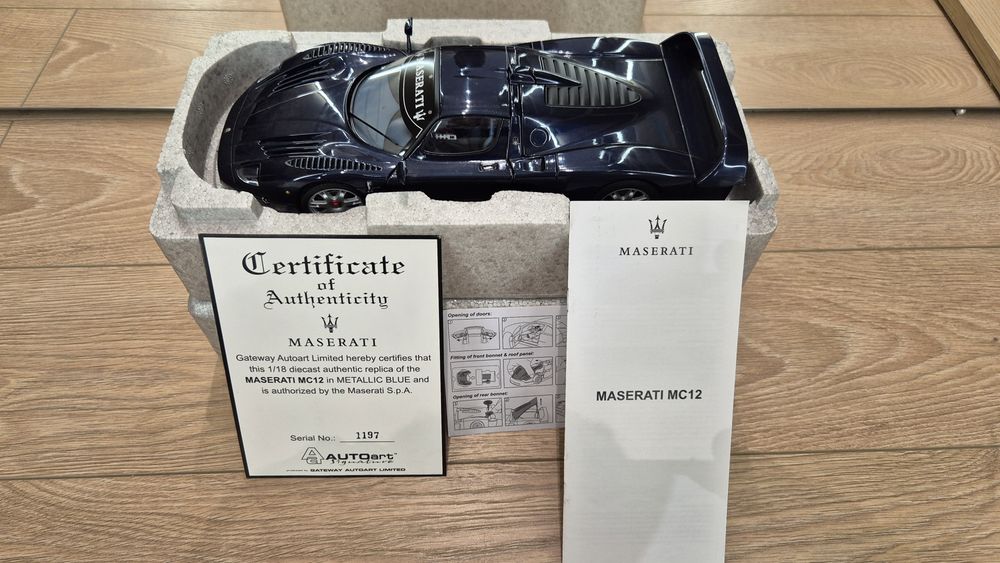 Maserati MC12 autoart 1:18