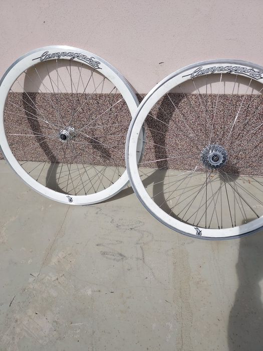 Roti cursiera Campagnolo pe 28 cu 8 foi.