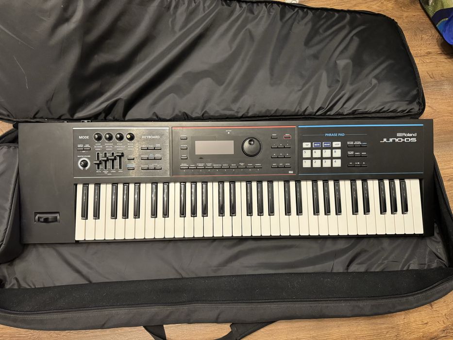Синтезатор Roland JUNO-DS61