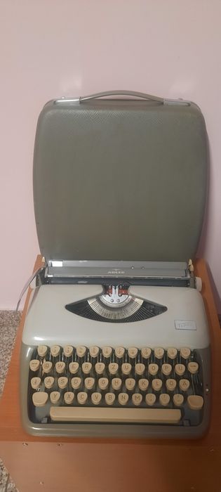 Mașină de scris Adler Tippa