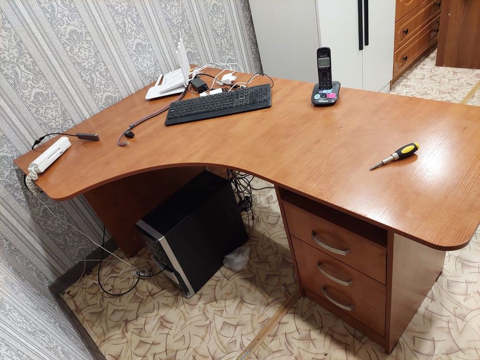 Компьютерный стол