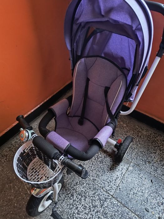 Детска триколка с нормални следи няма скъсано