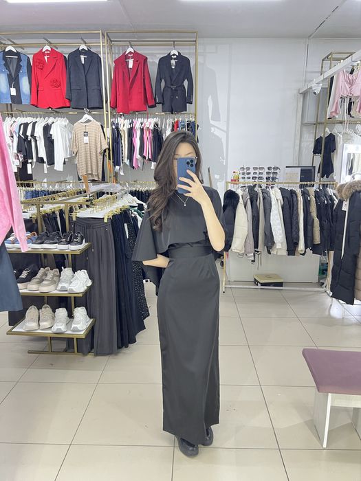 Атласное платье черное