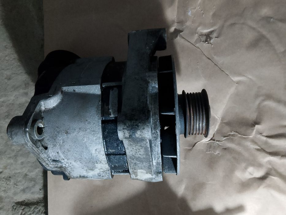 Продам генератор на Бмв Е 34