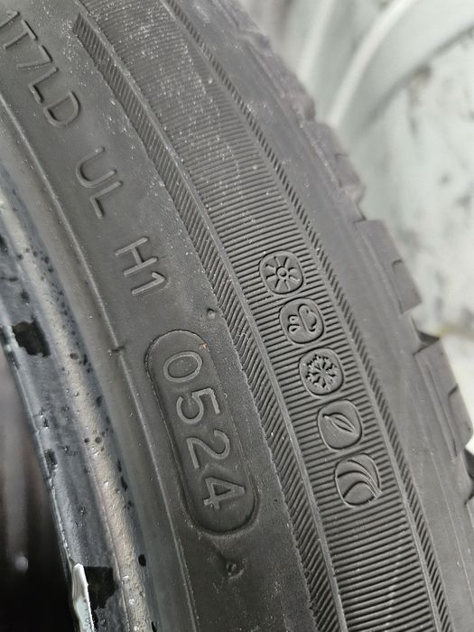 Гуми 255/40/19 Всесезонни