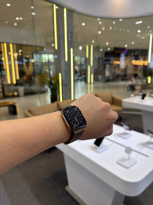 Apple Watch Series 10/46  Gold Milanese Loop