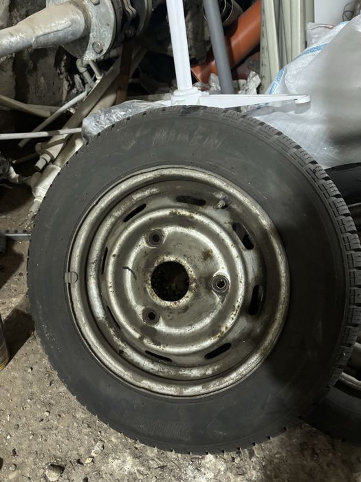 2 roți iarnă Riken 165/70 R13 79T + jante de tablă – stare excelentă