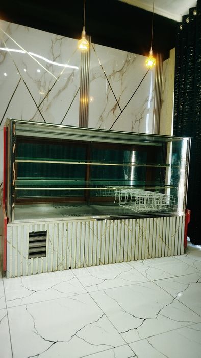 Vitrina narxi 3000$  holati ideal