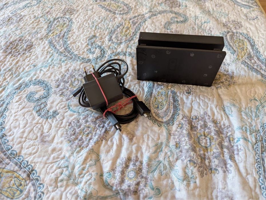 Продаю Nintendo switch плюс с играми