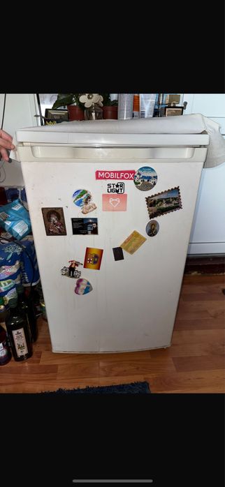 Vand frigider cu congelator a+ folosit 3 ani 390 lei