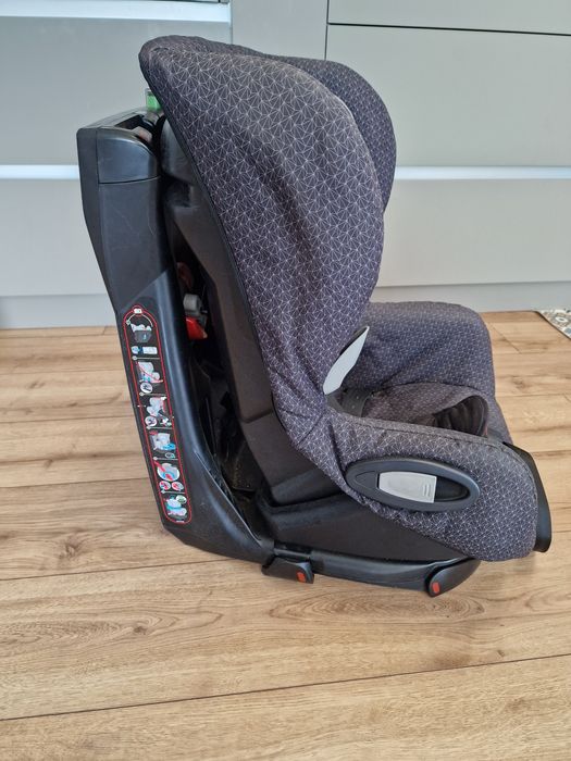 Maxi Cosi Axiss столче за кола