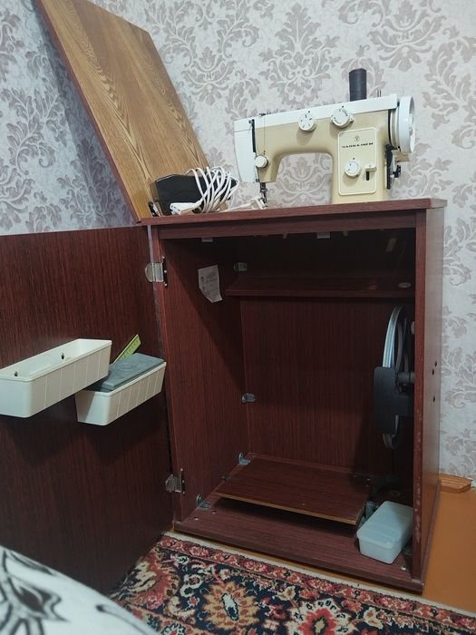 Швейная машинка Чайка 142М