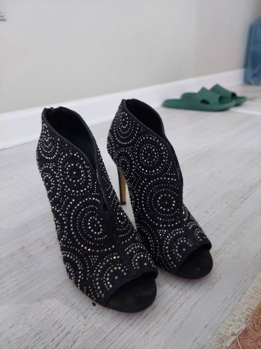 Туфли со стразами 36-37 рр