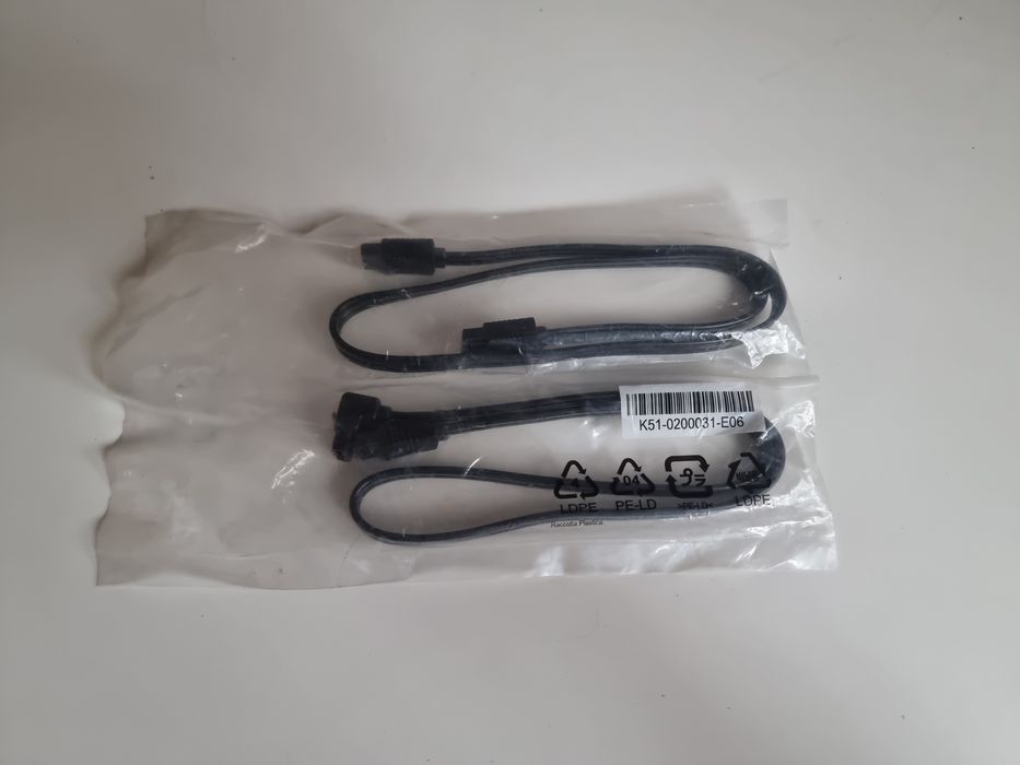 Кабель sata для hdd sdd, в упаковке 2 кабеля прямой и 90° угловой,