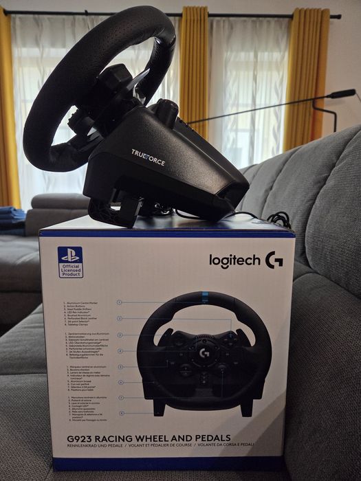 Volan Logitech G923 Trueforce ptr PS5, PS4 si PC