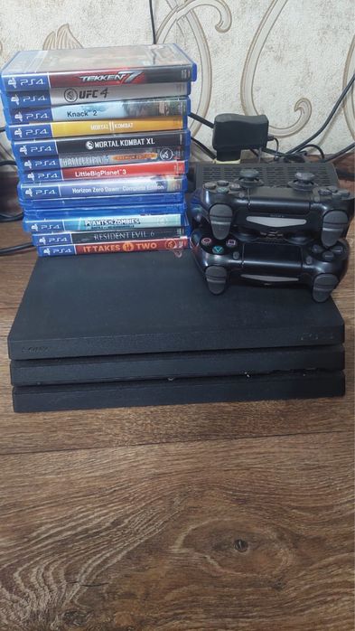 Ps4 pro + 2 геймпада + 13 дисков