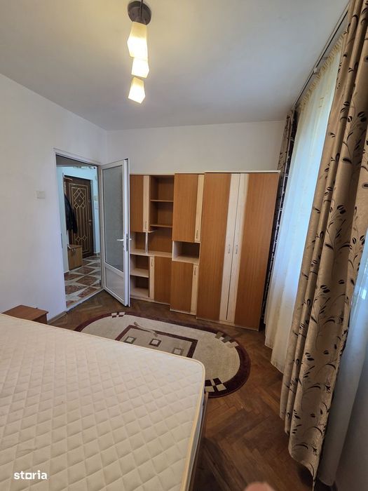 Inchiriez apartament decomandat 2 camere, Podul Ros