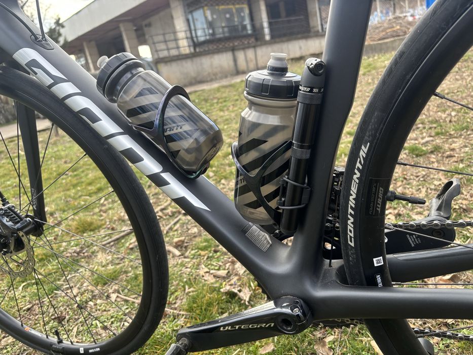 Карбонов шосеен велосипед Giant TCR