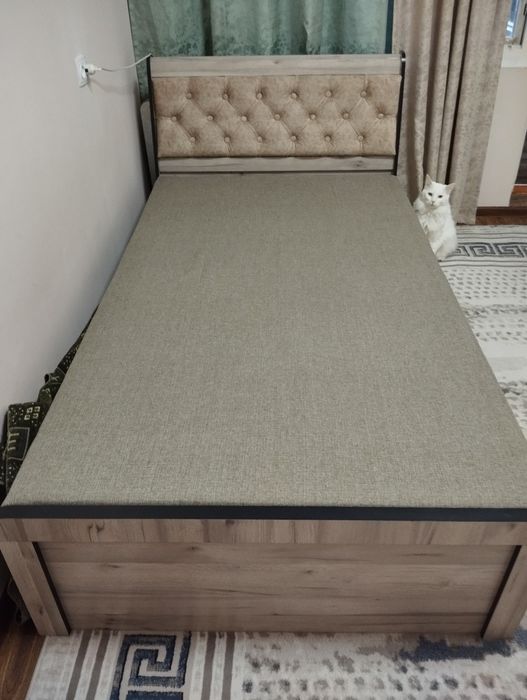 Кровать полуторка.в отличном состоянии.продается..делали на заказ.