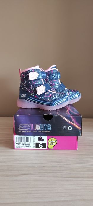 Маратонки, обувки, ботуши момиче