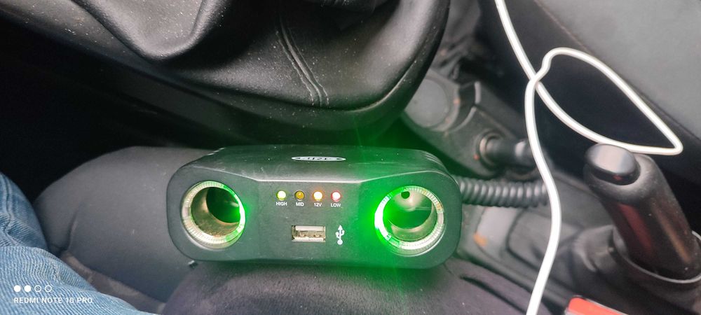 Vand incarcator cu doua preize si USB de putere mare